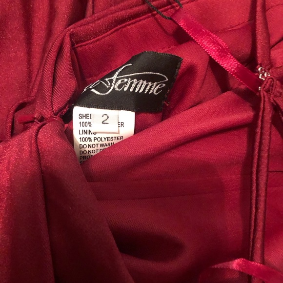 NWT La Femme Ling Crisscross Strapped High Slit Gown Burgundy Size 2 - Picture 10 of 12